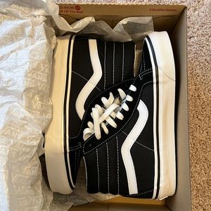 High top Vans. Classics. Size W8.5/M7